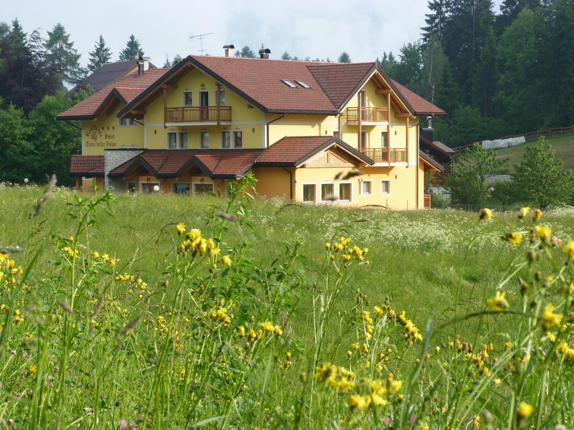 Tana Della Volpe Aparthotel Lavarone Esterno foto