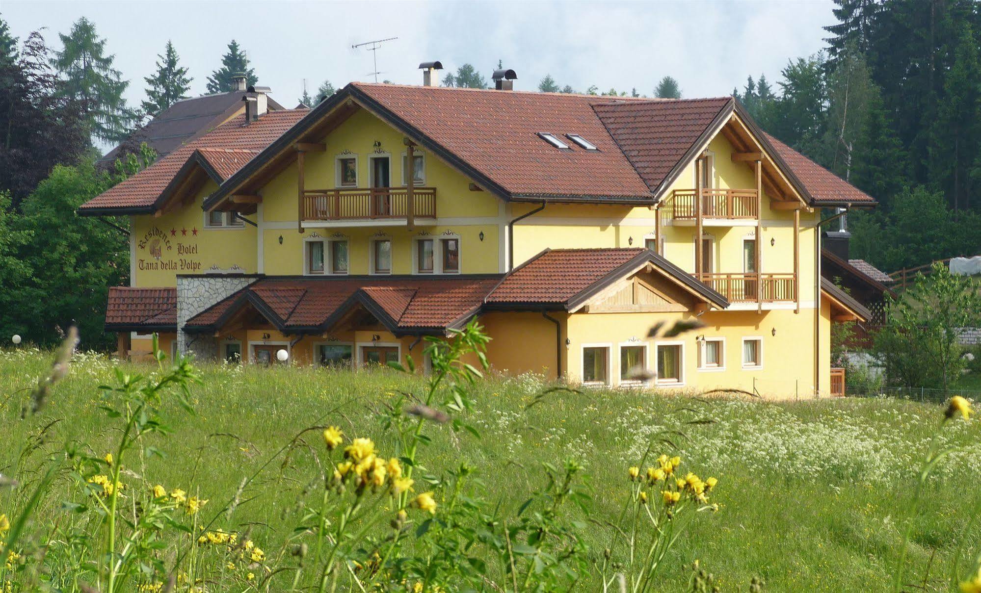 Tana Della Volpe Aparthotel Lavarone Esterno foto